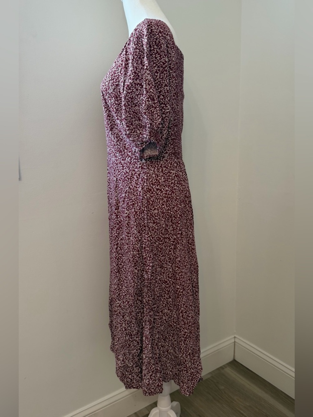 Old Navy Burgundy and White Floral V-Neck Dress - Picture 5 of 11